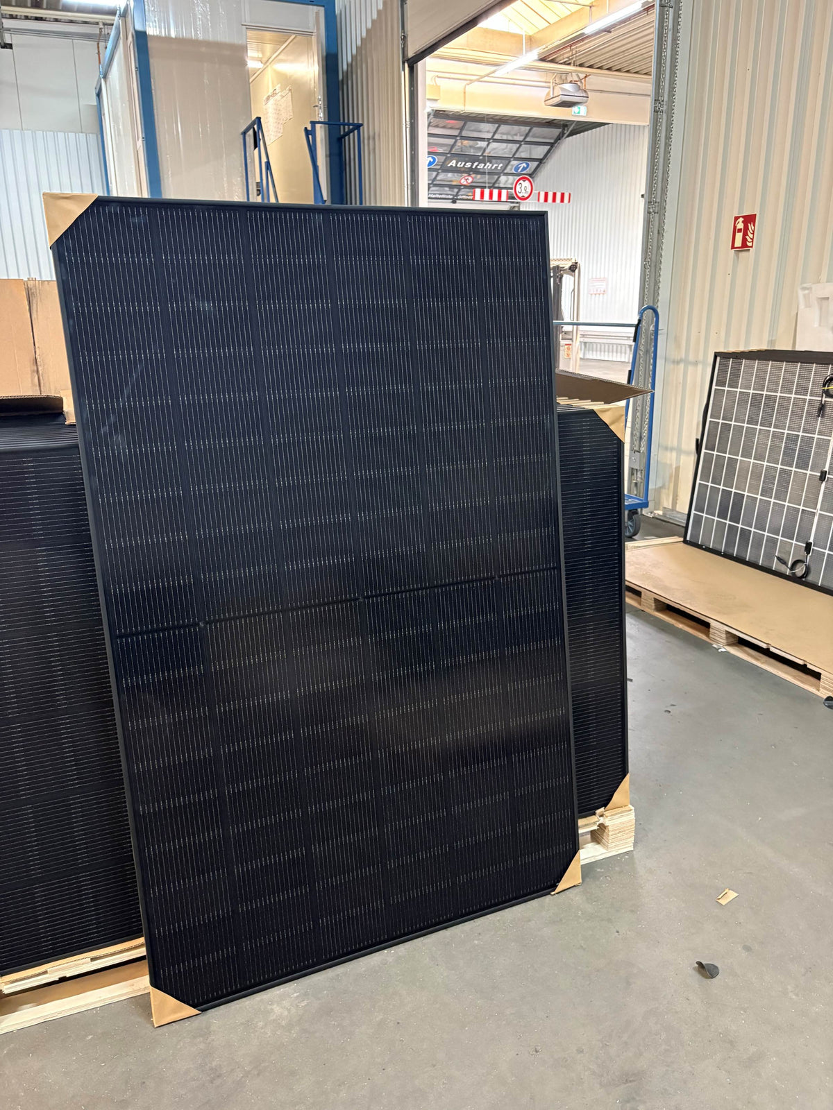 455W Solar Fabrik Mono S4 · Hagelschutzklasse HW4 · Halfcut Trend Full Black · Bifazial Doppelglas · N-Type TOPCon · 1500 V · 1762x1134x30 mm · Solarpanel Solarmodul Photovoltaik