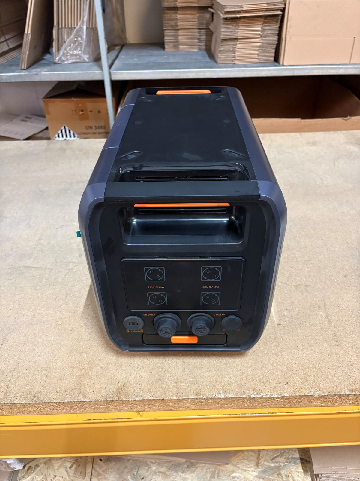 2,4 kWh RUNHOOD F2400 Balkonkraftwerk Solar-Speicher mit integriertem Mikro-Wechselrichter Batterie Portable Power Station